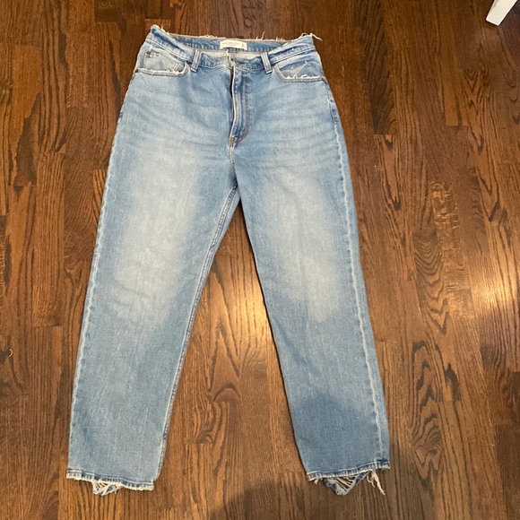 Abercrombie & Fitch Ultra High Rise Ankle Straight Jean - Picture 3 of 4